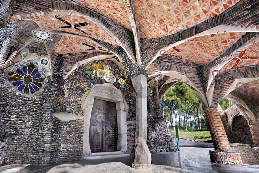Main entrance of Güell Crypt, by Antoni Gaudí