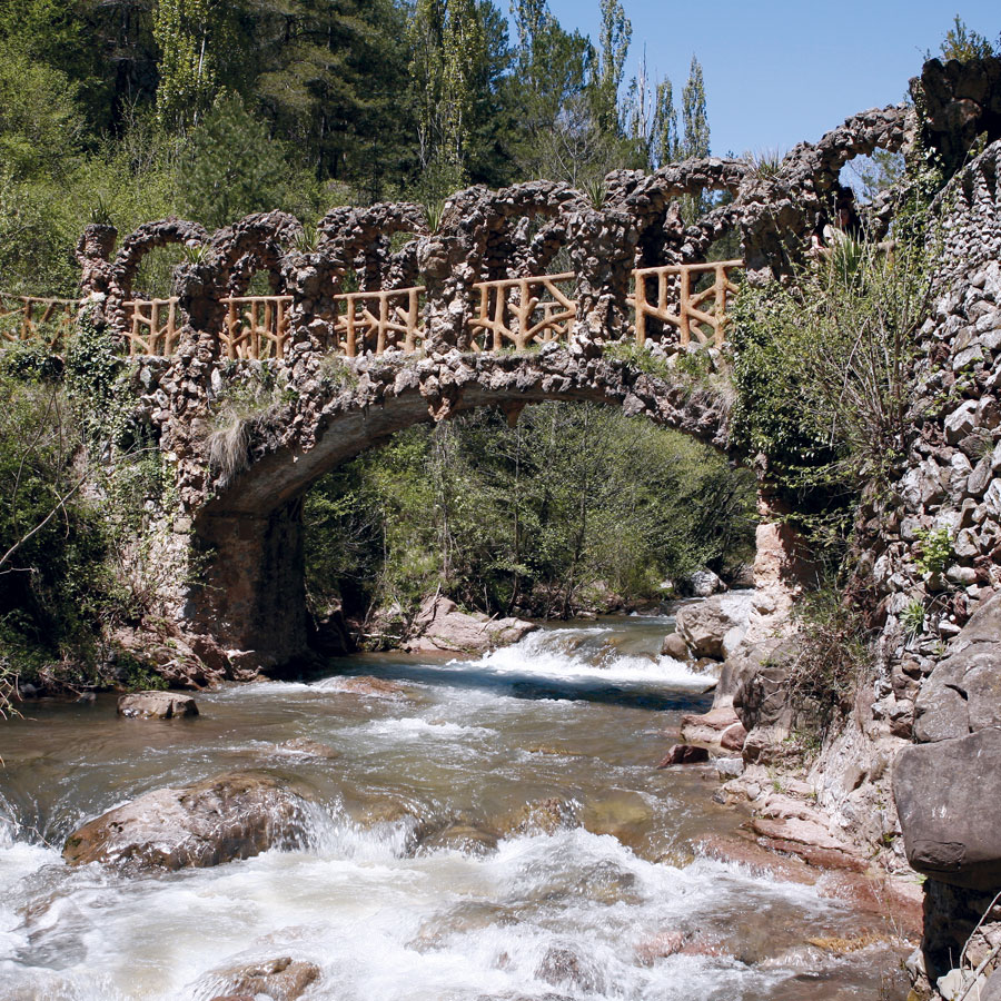 Puente en los Jardines Artigas, de Antoni Gaudí