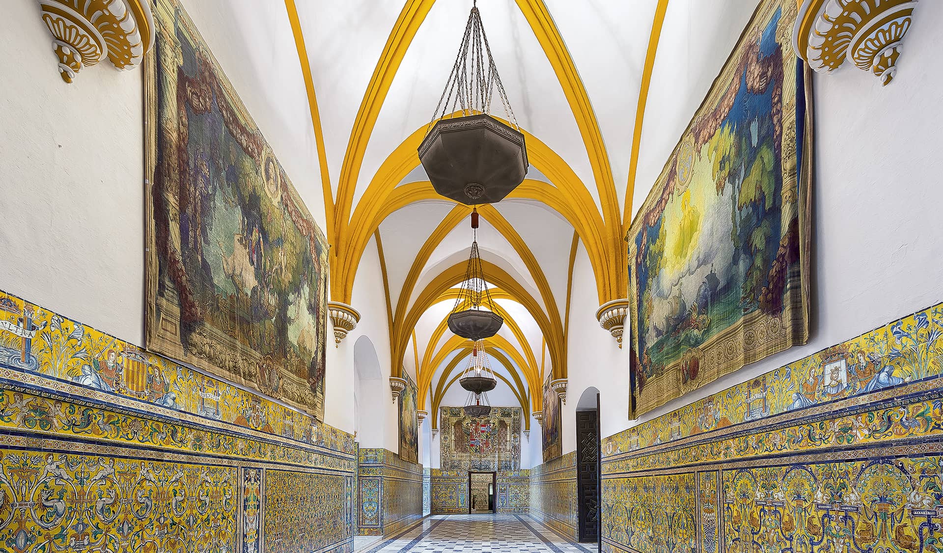 the gothic palace alcazar of seville dosde publishing