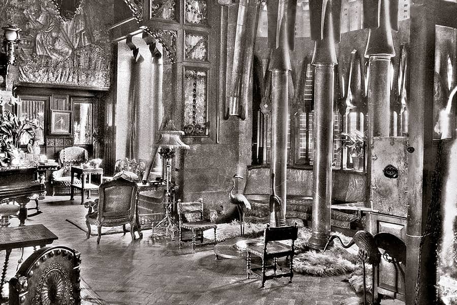 Historical photo of Palau Guell, Antoni Gaudi
