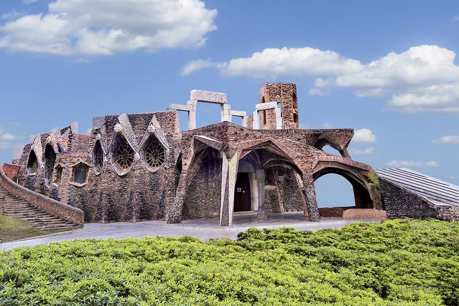 Overview Güell Crypt, by Antoni Gaudí