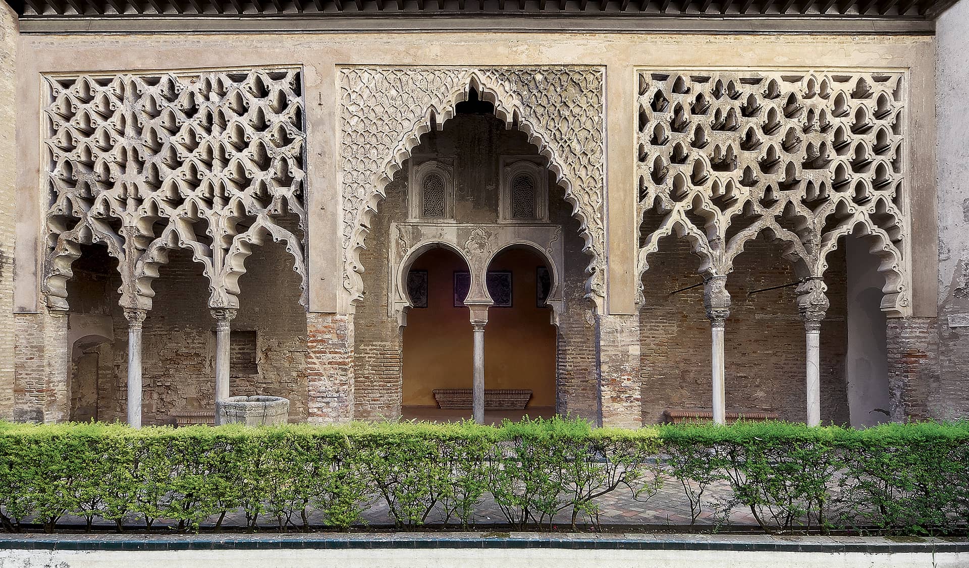 Discover The History Of The Alcazar Of Seville Dosde