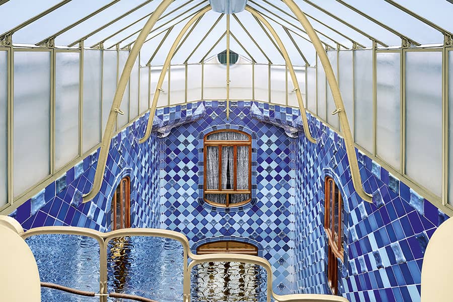 Patio interior de la Casa Batlló de Antoni Gaudí