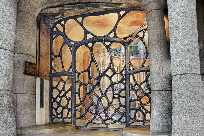 Puerta de La Pedrera, de Antoni Gaudí