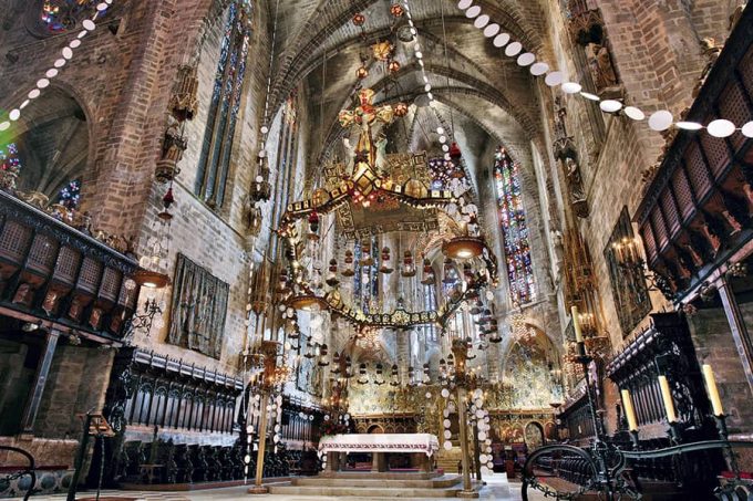 Baldaquino altar mayor de la catedral de Mallorca, de Antoni Gaudí