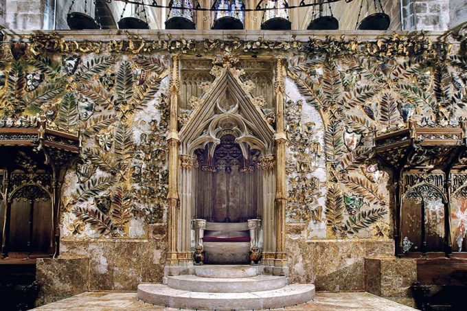 Cátedra episcopal de la Catedral de Mallorca, diseñada por Gaudí