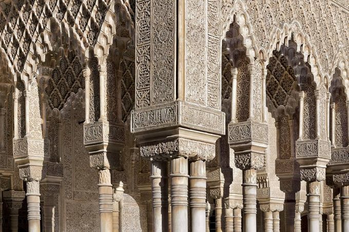 Detalle de las columnas en el Patio de los Leones