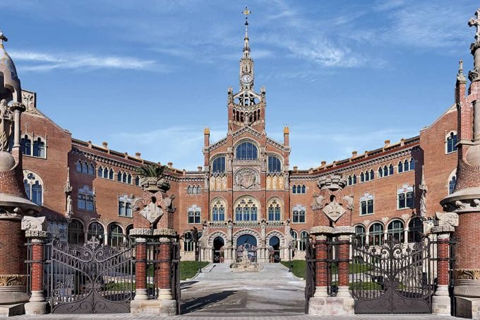 Vista de la entrada del Hospital de Sant Pau en Barcelona