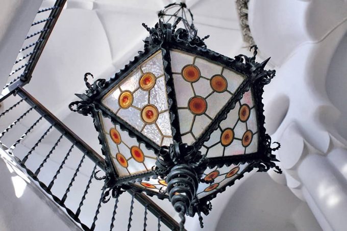 Lampe du vestibule de la tour Bellesguard d'Antoni Gaudí