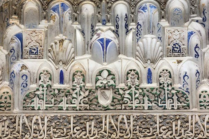 Mocárabes en el Patio de los Leones de la Alhambra de Granada