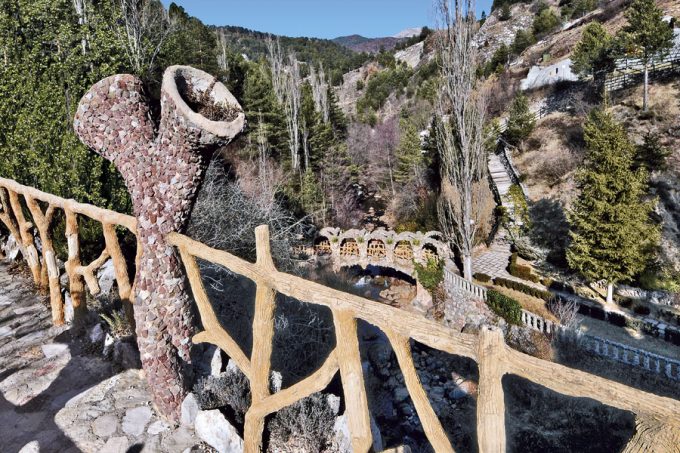 Puente de los Jardines Artigas de Antoni Gaudí