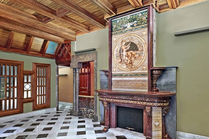 Chambre avec cheminée dans le Palau Güell, Antoni Gaudí