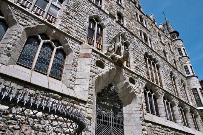 Façade Casa Botines de Antoni Gaudí