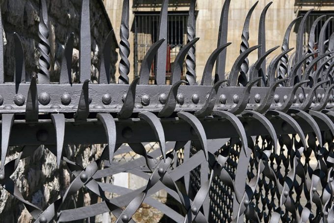 Gate of the Casa Botines Antoni Gaudi