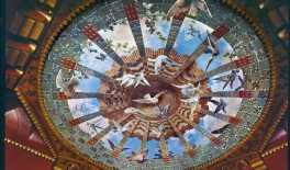 Techo pintado en El Capricho de Gaudí, situado en Comillas