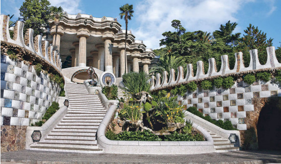 A Ggaudi Escalera Park Guell Dosde