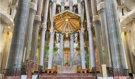 Altar Sagrada Familia Gaudi Barcelona Dosde Publishing