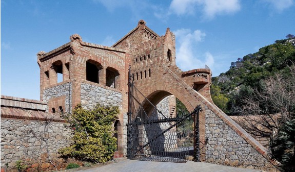 Bodegas Güell, un conjunto arquitectónico situado en Garraf