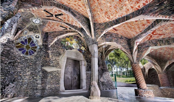 Antoni Gaudi Cripta Guell Dosde Publishing