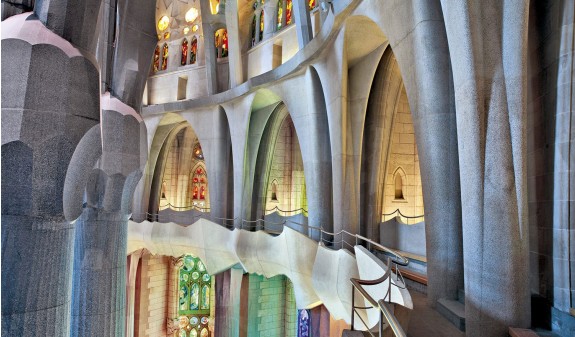 Bovedas Colores Interior Sagrada Familia Gaudi Dosde Publishing