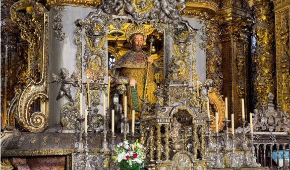 Escultura Apostol Santiago Catedral De Santiago Compostela Dosde Publishing