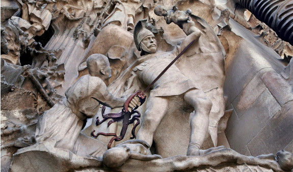 Escultura Guerrero Fachada Sagrada Familia Dosde Publishing