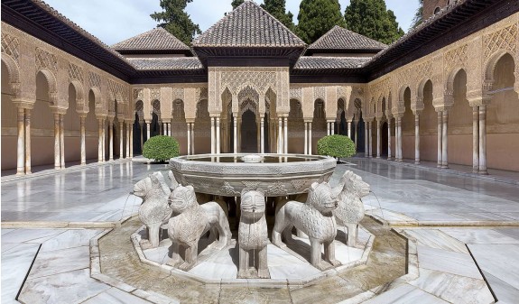 Patio De Los Leones Alhambra Granada Dosde Publishing