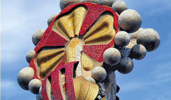 Retamte Torre Campanario Basilica Sagrada Familia Gaudi Dosde Publishing