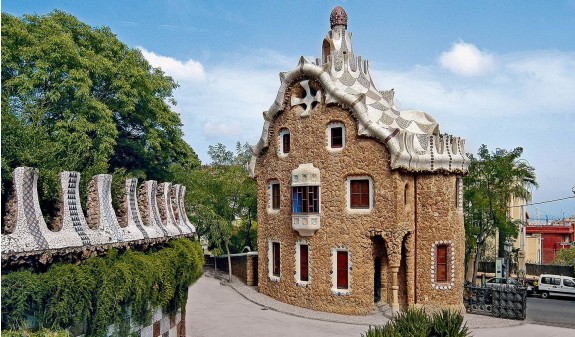 Casa Del Guarda Entrada Park Guell Gaudi Dosde Publishing