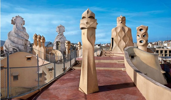 Chimeneas Tejado La Pedrera Casa Mila Gaudi Dosde Publishing