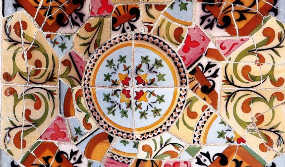 Mozaico Azulejos Park Guell Gaudi Dosde Publishing