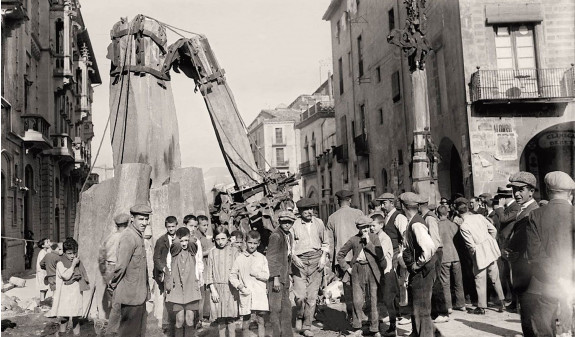 Remodelacion Plaza Mayor Vic Antoni Gaudi Fotografia Historica Dosde Publishing
