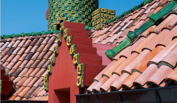 Tejado Ventana Girasoles El Capricho Gaudi Dosde Publishing