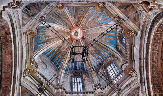 Triangulo Ojo Dios Cupula Catedral De Santiago Compostela Dosde Publishing