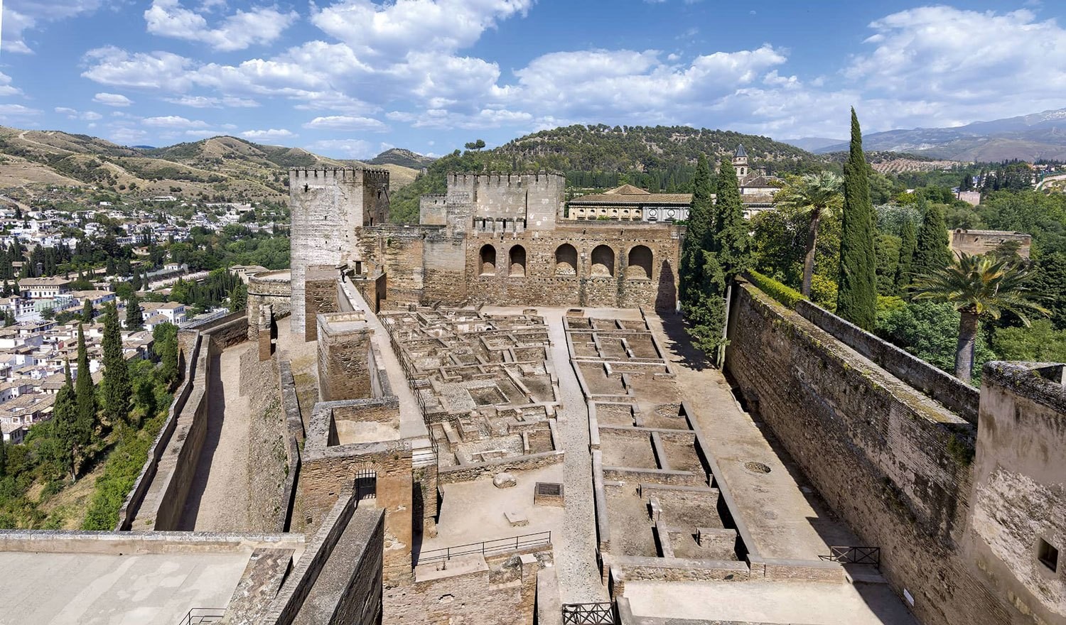 Book: the Alhambra of Granada, a unique place in the world
