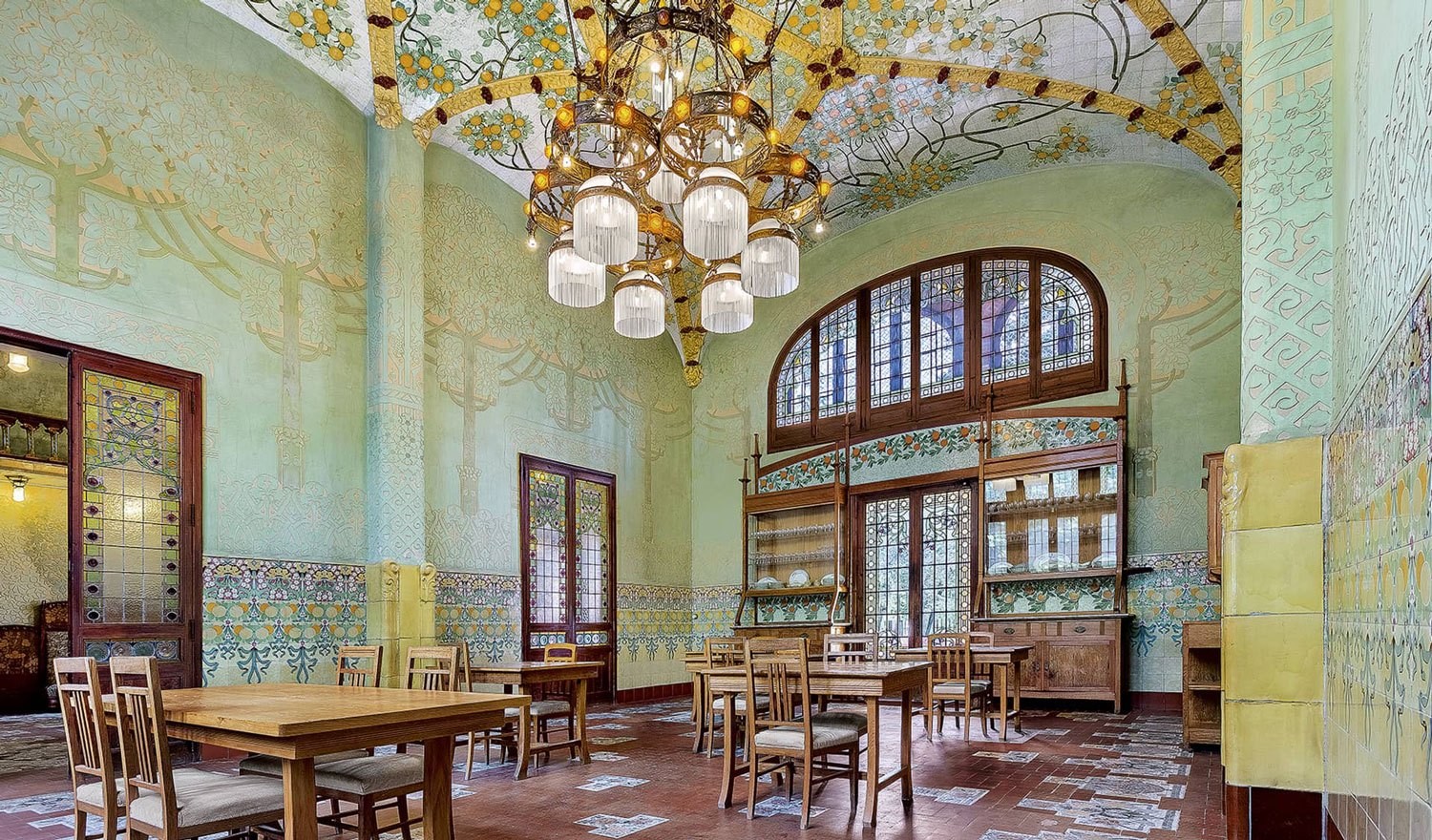 Photo book: Modernisme, a unique artistic movement