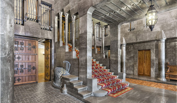 A Ggaudi Interior Palau Guell Dosde