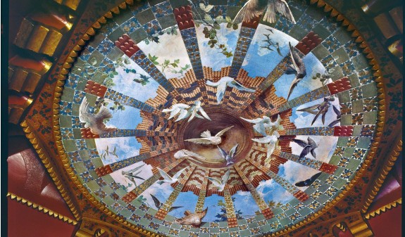 Techo pintado en El Capricho de Gaudí, situado en Comillas