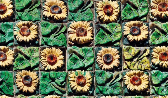 Azulejos Girasoles El Capricho Gaudi Dosde Publishing