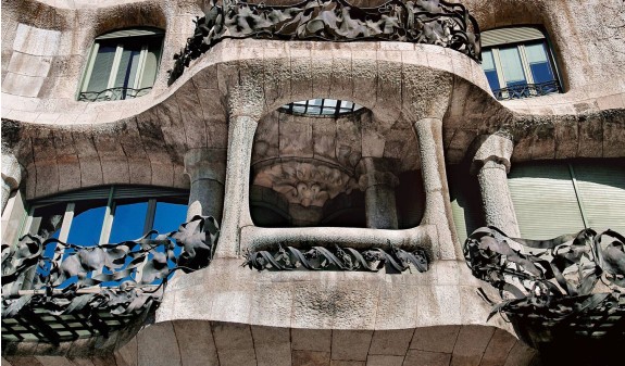 Balcones La Pedrera Gaudi Casa Mila Libro Bolsillo Dosde Publishing