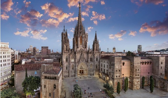 Catedral Barcelona Plaza Dosde Publishing