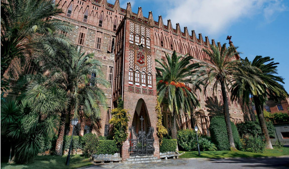 Colegio Teresiano Gaudi Barcelona Dosde Publishing