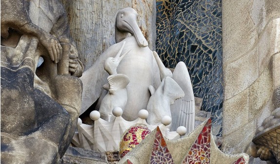 Escultura Animal Fachada Sagrada Familia Gaudi Dosde Publishing