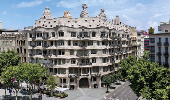 La Pedrera Casa Mila Barcelona Gaudi Dosde Publishing