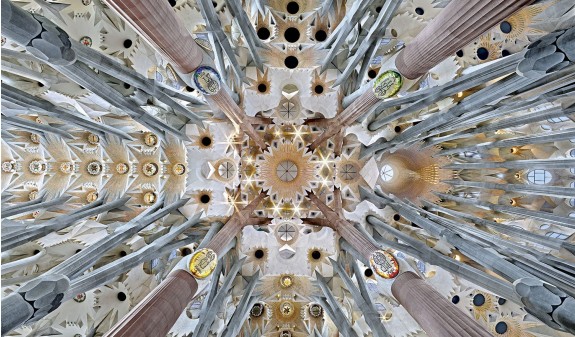 Techo Columnas Hiperbolicas Basilica Sagrada Familia Gaudi Dosde Publishing